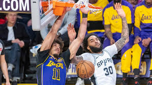 队本身的影 队本身的影